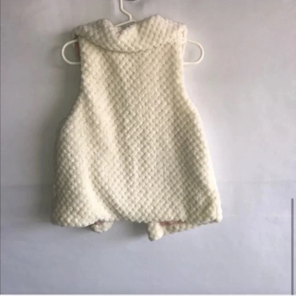 Tahari Winter Cream Faux Fur Vest